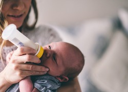 Normal_baby_melk_drinken_babyvoeding